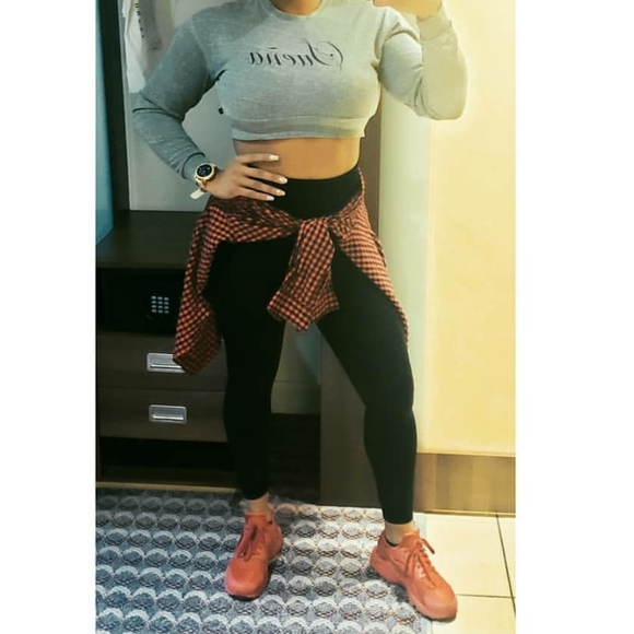 True Religion Women's Cropped Gray Sweatshirt Sz Small - Picture 8 of 8